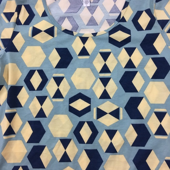 LuLaRoe NWT geometric classic T - Picture 2 of 2